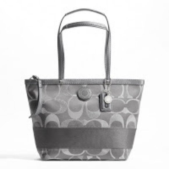 Coach Tote With 2 hangtags - Picture 1 of 15
